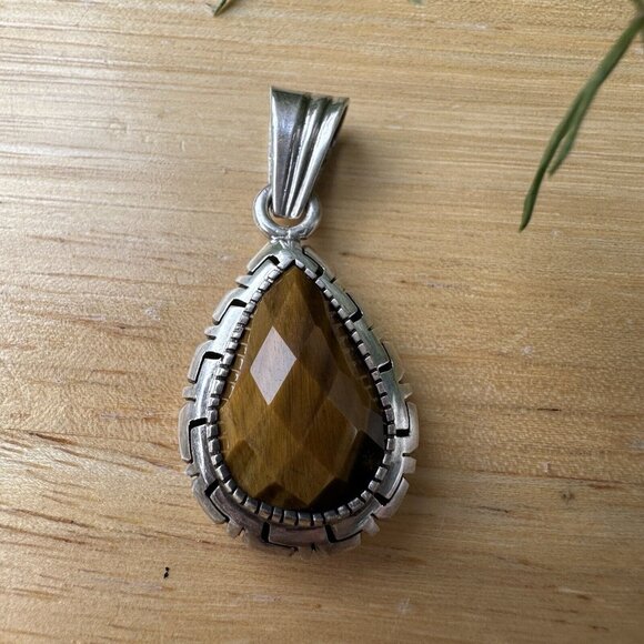 VTG Pendant 1.5" Teardrop Faceted Tiger Eye Gemstone 925 Sterling‎ Silver 5.8g - Picture 1 of 6